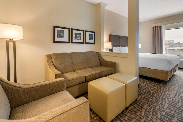 Bedroom 3, Comfort Inn & Suites Pittsburgh-Northshore, Allegheny
