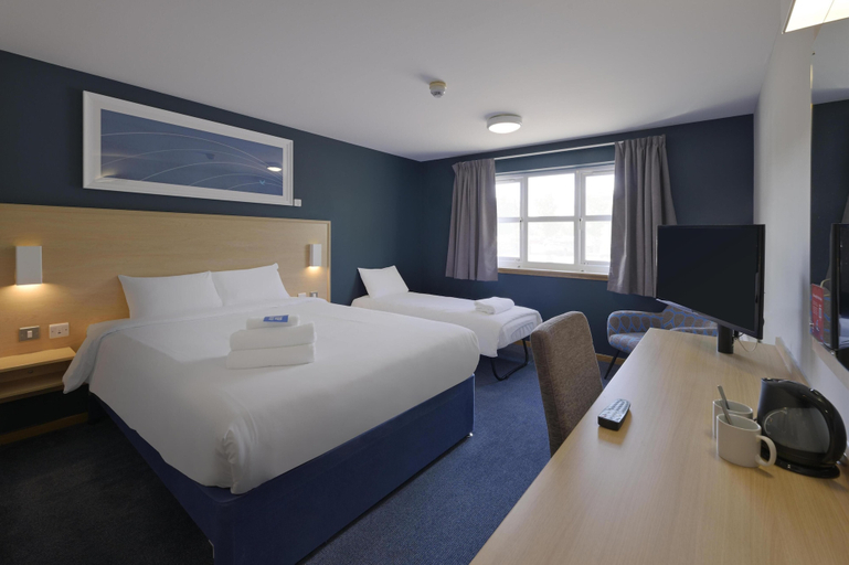Bedroom 2, Travelodge Inverness Fairways, Highland