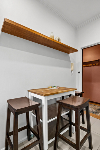 Living room 3, Stylish 1 Bed Apartment in East Melbourne, Melbourne