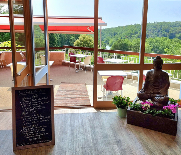 Terrace/patio 2, Hôtel du Lac, Cantal