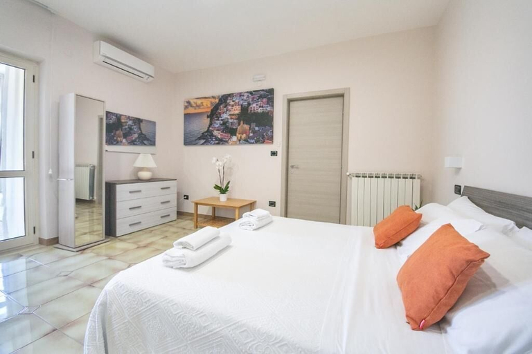 Bedroom 5, Perla Stabia B&B, Napoli