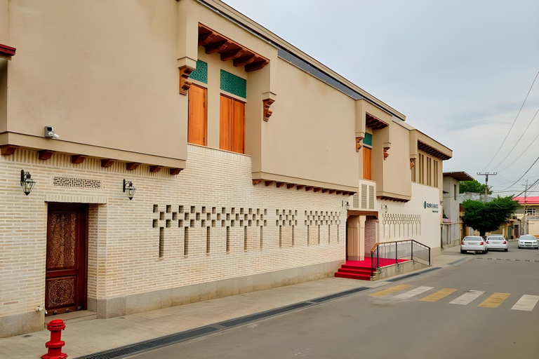 Exterior & Views
