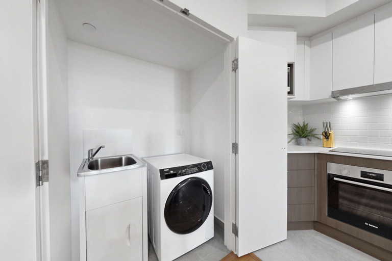 Bathroom 2, Bright Newly 2 Bed Apartment With Balcony Views, Perth