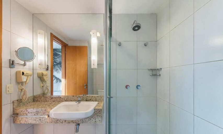 Bathroom 4, Units at Salvador Boulevard Hotel - Msbs, Salvador