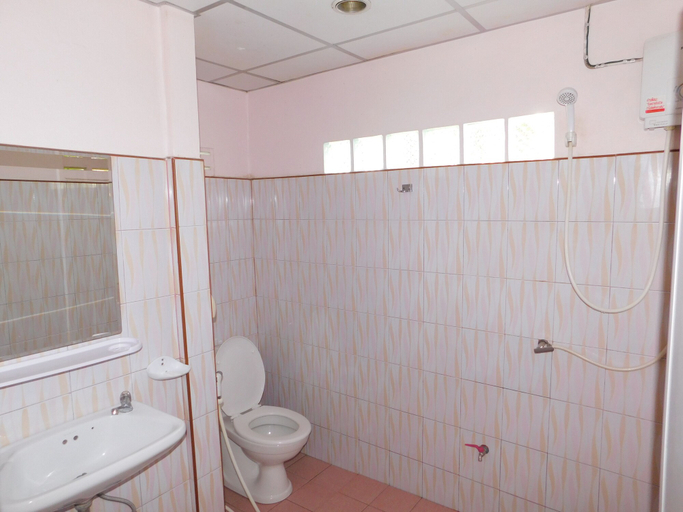 Bathroom 2, 057 resort, Sikao
