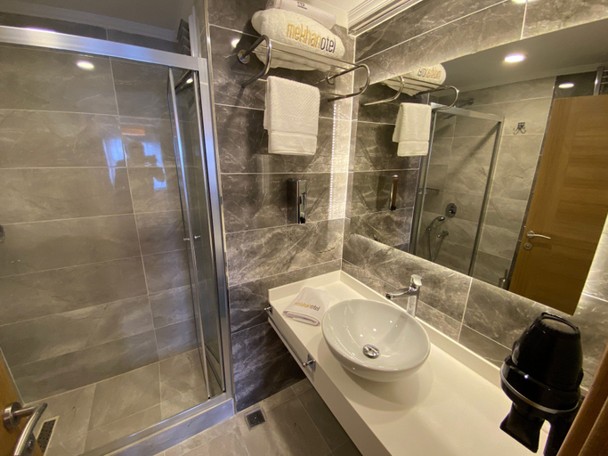 Bathroom 4, Mekhan Otel, Biga
