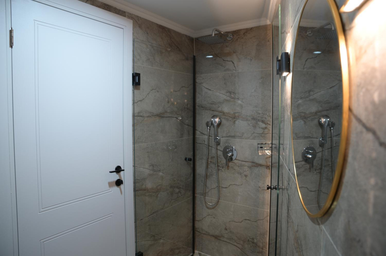 Bathroom 3, Puy Castele Hotel Tiberias