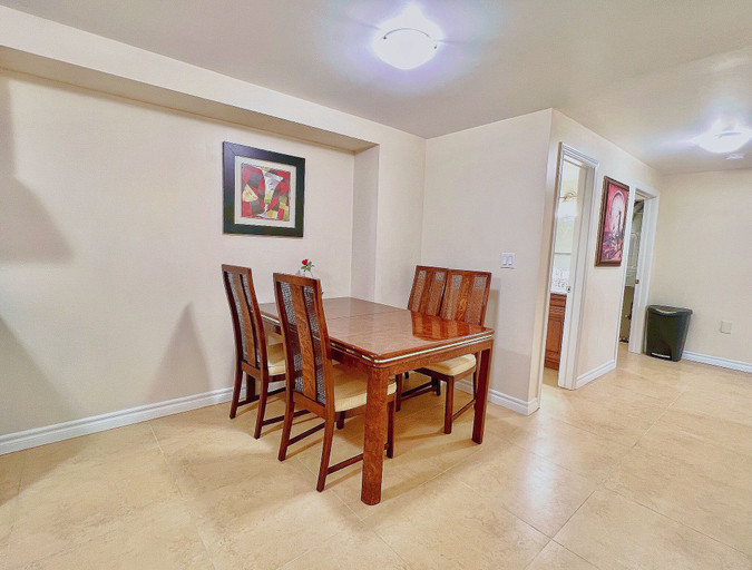Others 3, Cozy Rooms in Bright Walkout Suite - Newly Renovated 2026, York