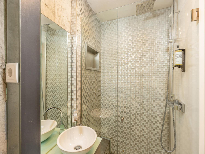 Bathroom 4, Charming riverview apartment in Porto, Porto