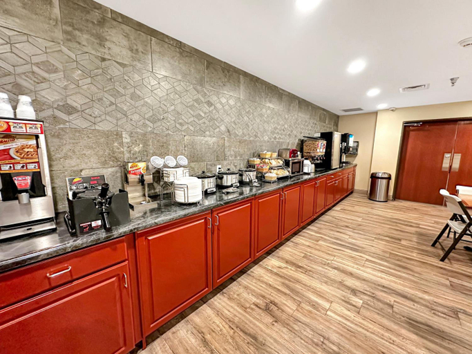 Food & Drinks 5, Estherville Hot​​el & Suites, Emmet