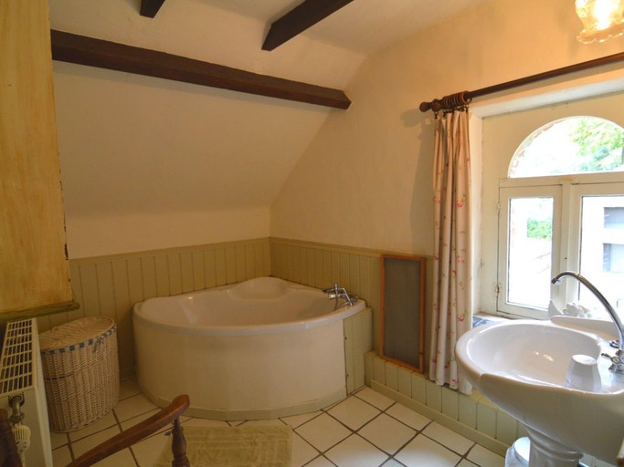 Bathroom 3, Quaint Holiday Home in Bievre with Terrace, Namur