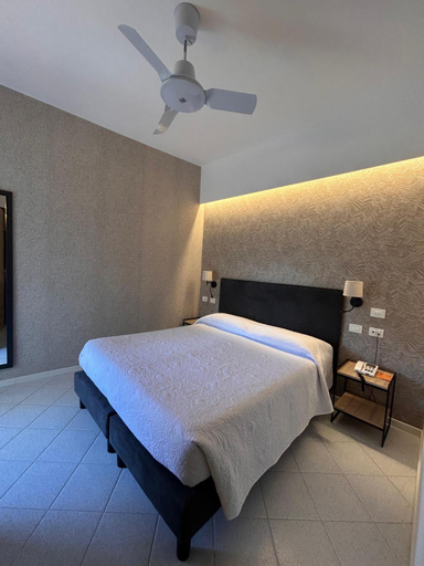 Bedroom 1, Hotel Al Capo, Savona