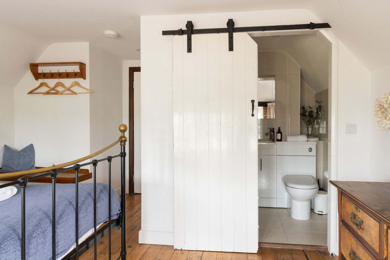 Room 4, Journey s End Luxury Cottage 100m From Sea, West Sussex