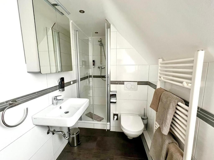 Bathroom 5, Kirchspielkrug Landhotel und Restaurant, Nordfriesland