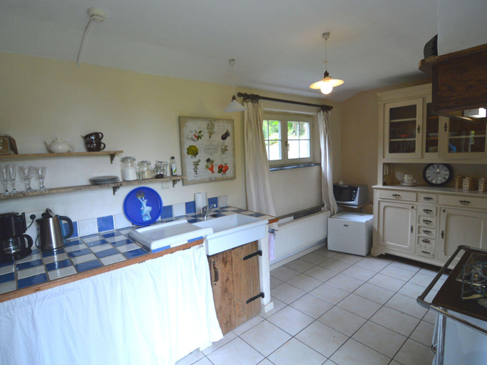 Others 5, Quaint Holiday Home in Bievre with Terrace, Namur