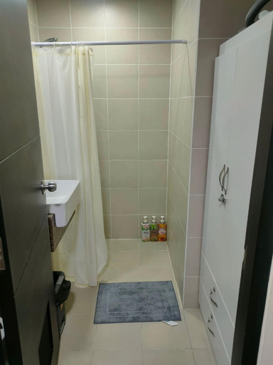Bathroom 4, Manhattan Plaza Tower 1, Quezon City