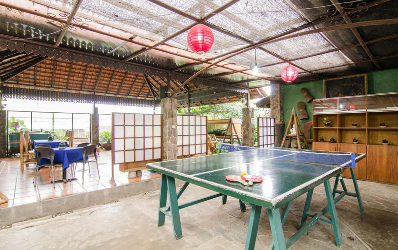 Game room, Dedaunan Guesthouse, Malang