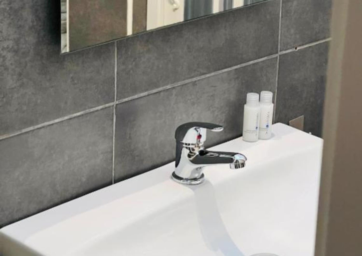Bathroom 3, La Galerie, Olbia-Tempio