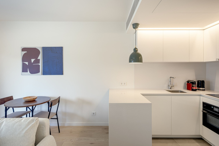 Private kitchen 2, Modern Lisbon W/ Balcony Pool II, Lisbon
