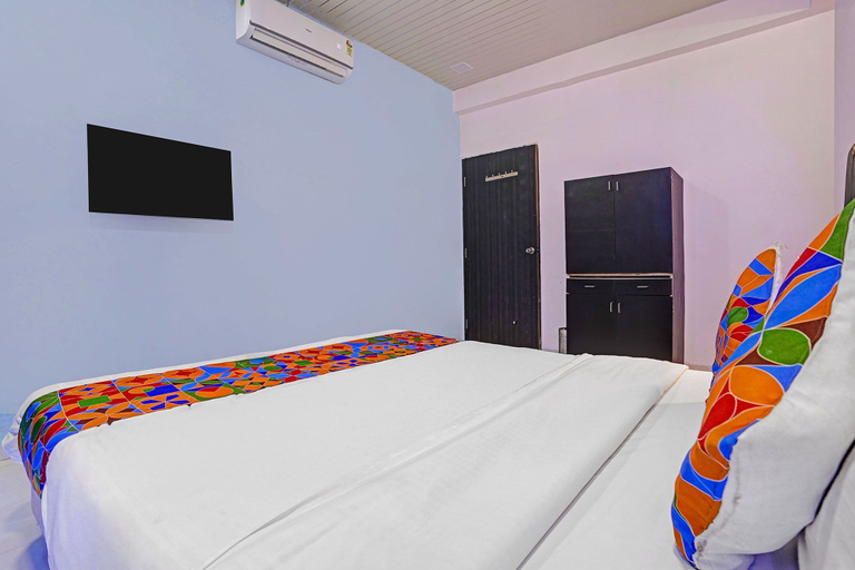 Room 5, FabHotel Aaryras Heritage Resort, Satara