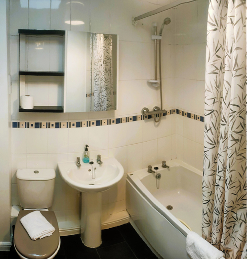 Bathroom, Landau House, South Gloucestershire
