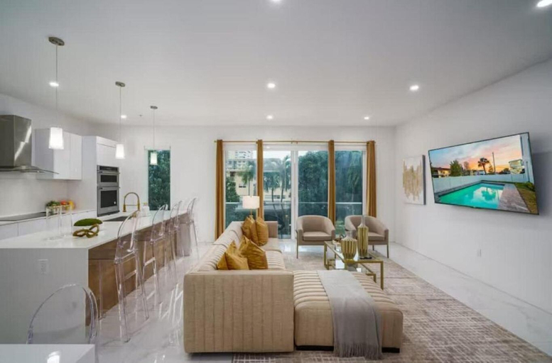 Living area 4, Luxury 5BR Villa Steps from the Beach, Broward