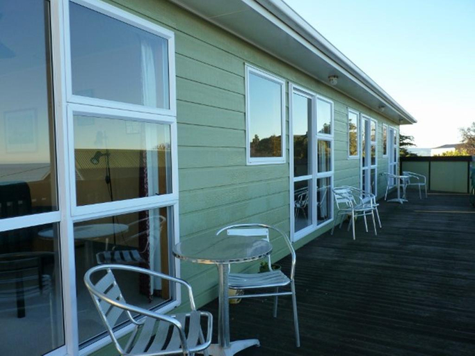 Public Area, The Kaka Point Motels, Clutha