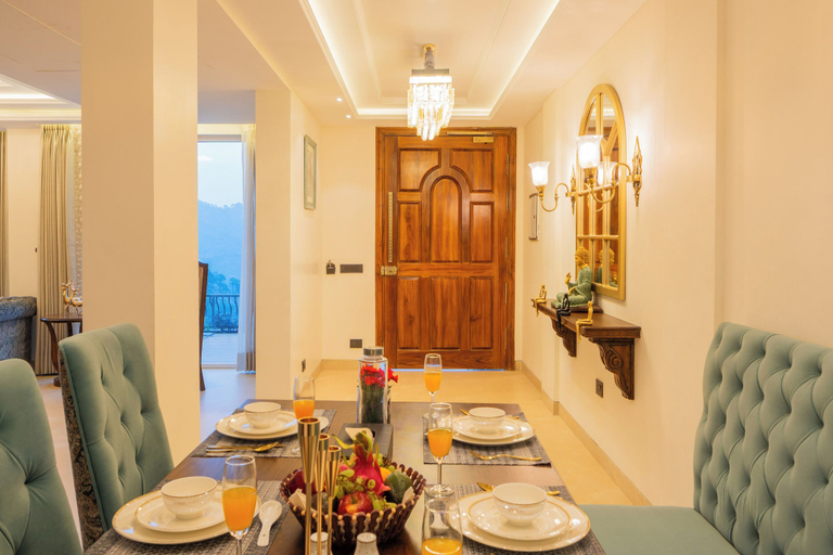 Dining 5, ELIVAAS privé Royce Cottage 4BHK Villa, Solan