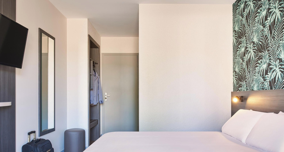 Bedroom 4, Kyriad Sens, Yonne