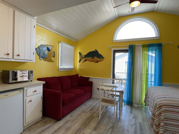 Room 5, 22 Sea Therapy Condo, Dare