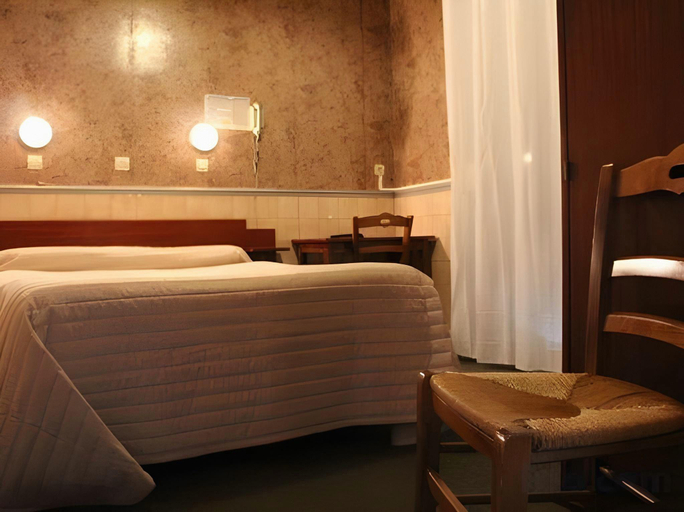Bedroom 3, Hôtel De La Comète, Paris