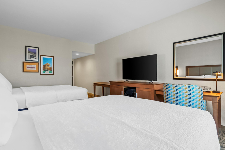 Bedroom 3, Hampton Inn & Suites Claremore, Rogers