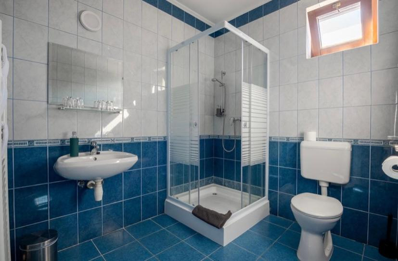 Bathroom, Medgyaszay Panzio, Nagykanizsai/Zalakaros