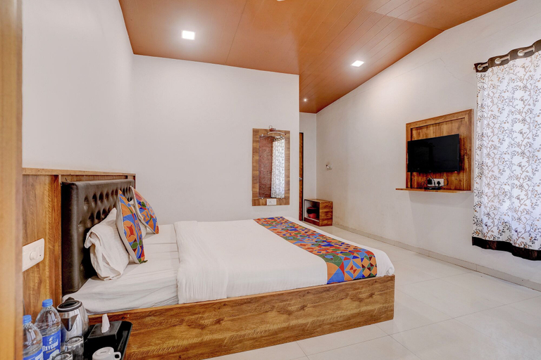 Room 4, Fabhotel Green Crystal, Satara