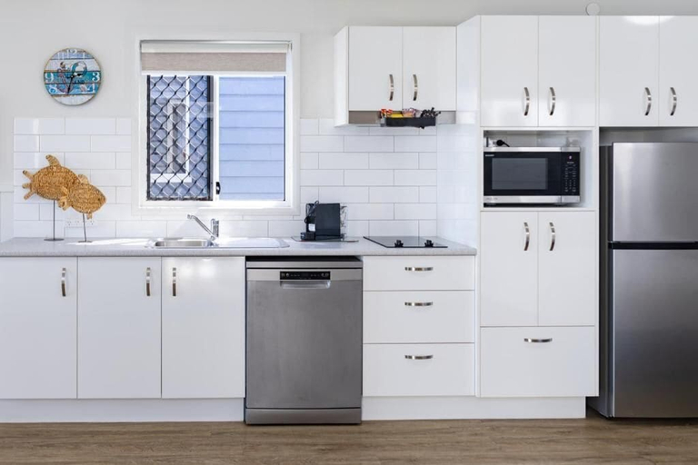 Private kitchen 2, Pelican Holiday Park, Nambucca