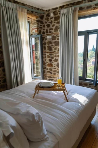 Room 3, Kanalia Suites, Thessaly