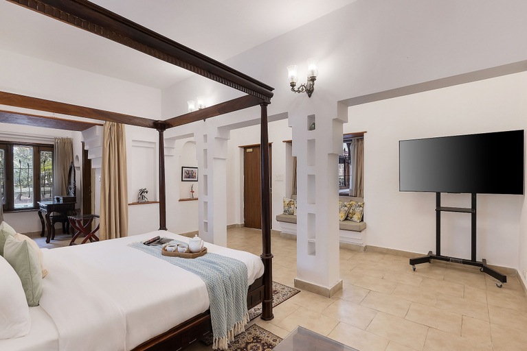 Room 3, ELIVAAS The Aravalli Reserve Lotus Villa, Faridabad