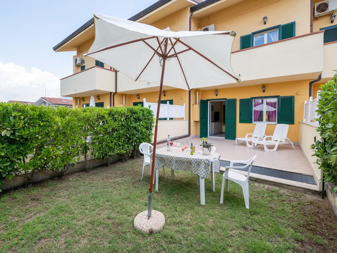 Others 1, Beachside Villa in Paestum, Salerno