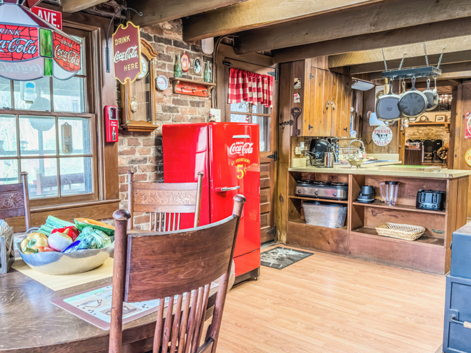 Dining 3, A Charming Nature Retreat, Guilford