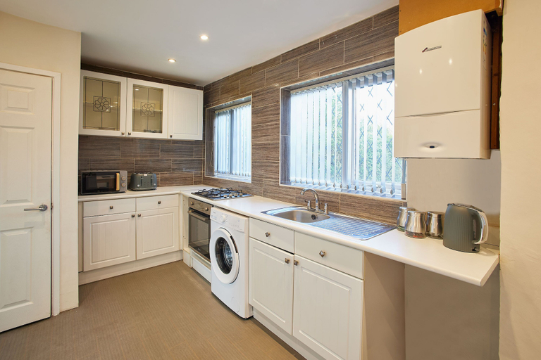Room 5, Host Stay Highwood Avenue, Nottingham