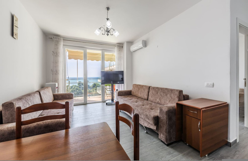 Room 5, Beachfront Apartment With Pool Access, Lezhës