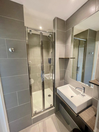 Bathroom 4, Valpré, Rhône