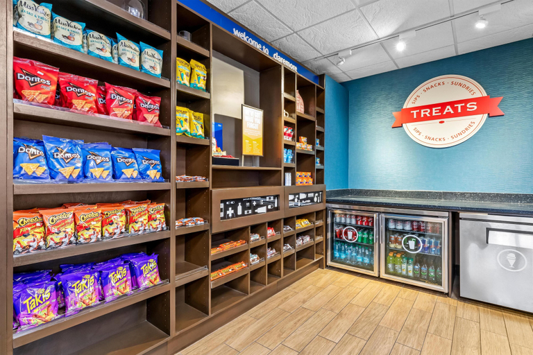 Food & Drinks 5, Hampton Inn & Suites Claremore, Rogers