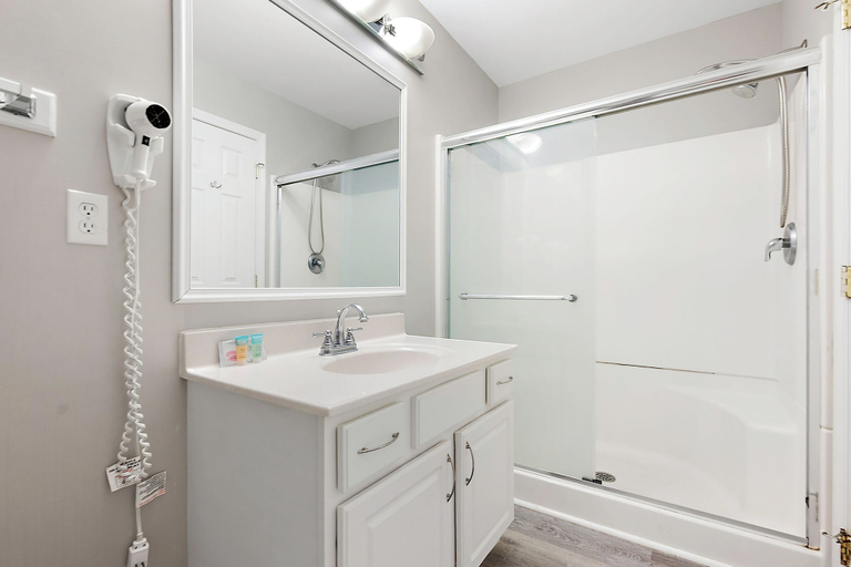Bathroom 4, Club Ocean Villas II by Coolvacay, Worcester
