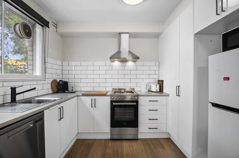 Private kitchen 5, Convenient 2-bed Retreat in Flemington, Melbourne