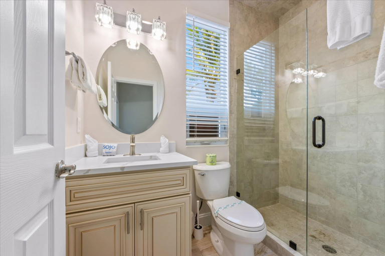 Room 2, 180 Degree Ocean Views Direct Access to Holmes Beach, Manatee