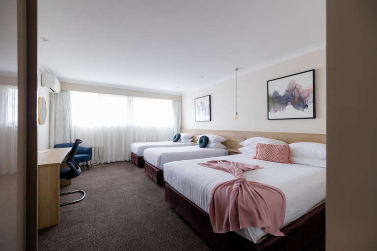 Bedroom 3, Central Caleula Motor Lodge, Orange