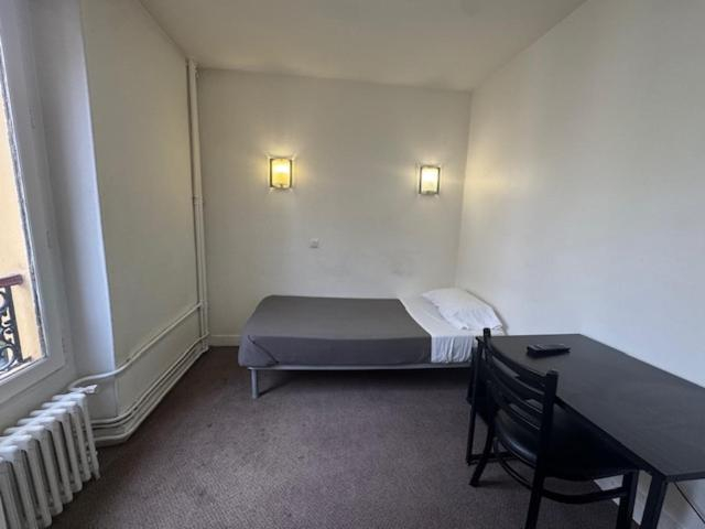 Bedroom 2, Hotel Chevallier, Hauts-de-Seine