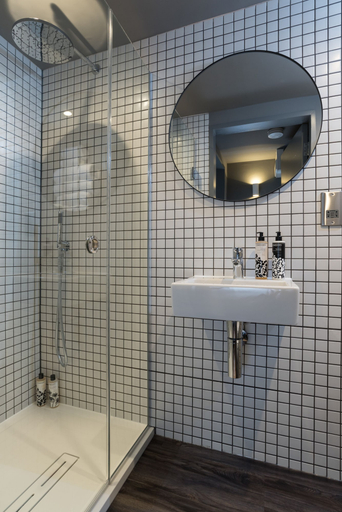 Bathroom 3, Hiding Space - Trim Street Apartments, Bath and North East Somerset