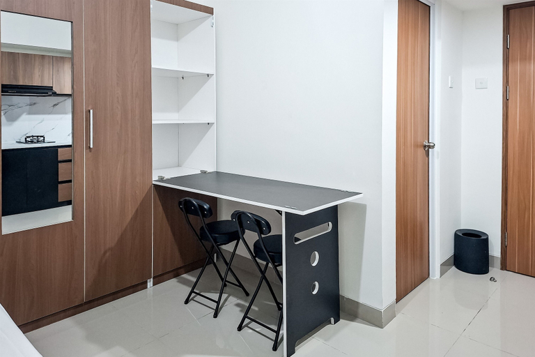 Dining room, Comfortable And Warm Studio Room At Cisauk Point Apartment, Tangerang